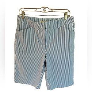 Jones New York Sport Seersucker Bermuda Shorts Women’s size 10 Blue and white
